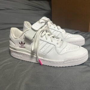 Women’s ADIDAS low top sneakers